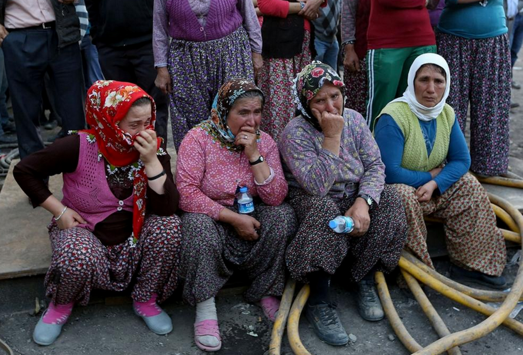 Ajanslar acının tam göbeğinden fotoğraflar paylaşırken bile içimiz bir gıdım cız etmiyor hedeflerimiz için yarışmaya devam ediyoruz. 